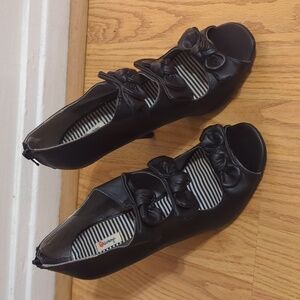 Bow high heels